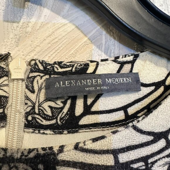 ✨Alexander McQueen Size 42 Black & Beige Patterned Long Sleeve Dress✨ - Picture 4 of 10
